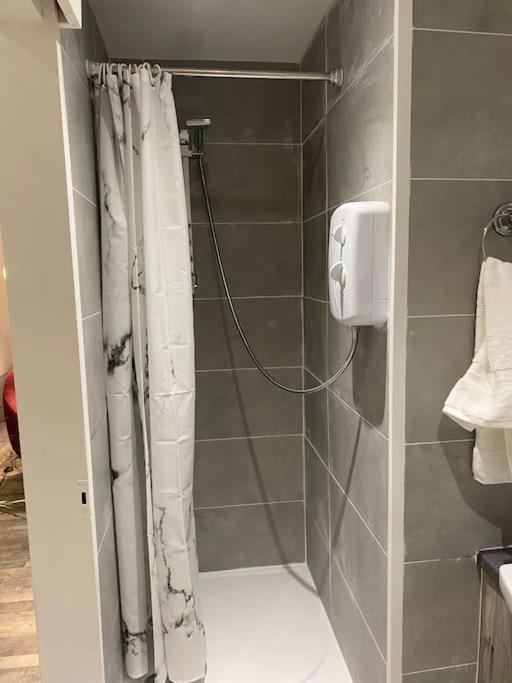 Cosy Studio Apartment 滑铁卢维尔 外观 照片