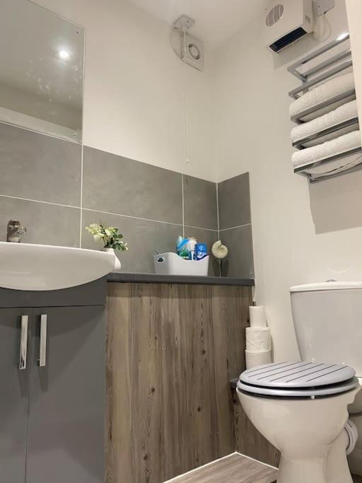 Cosy Studio Apartment 滑铁卢维尔 外观 照片