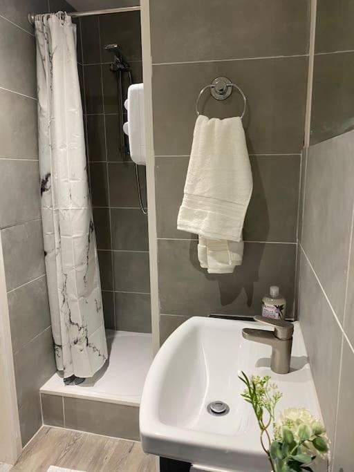 Cosy Studio Apartment 滑铁卢维尔 外观 照片